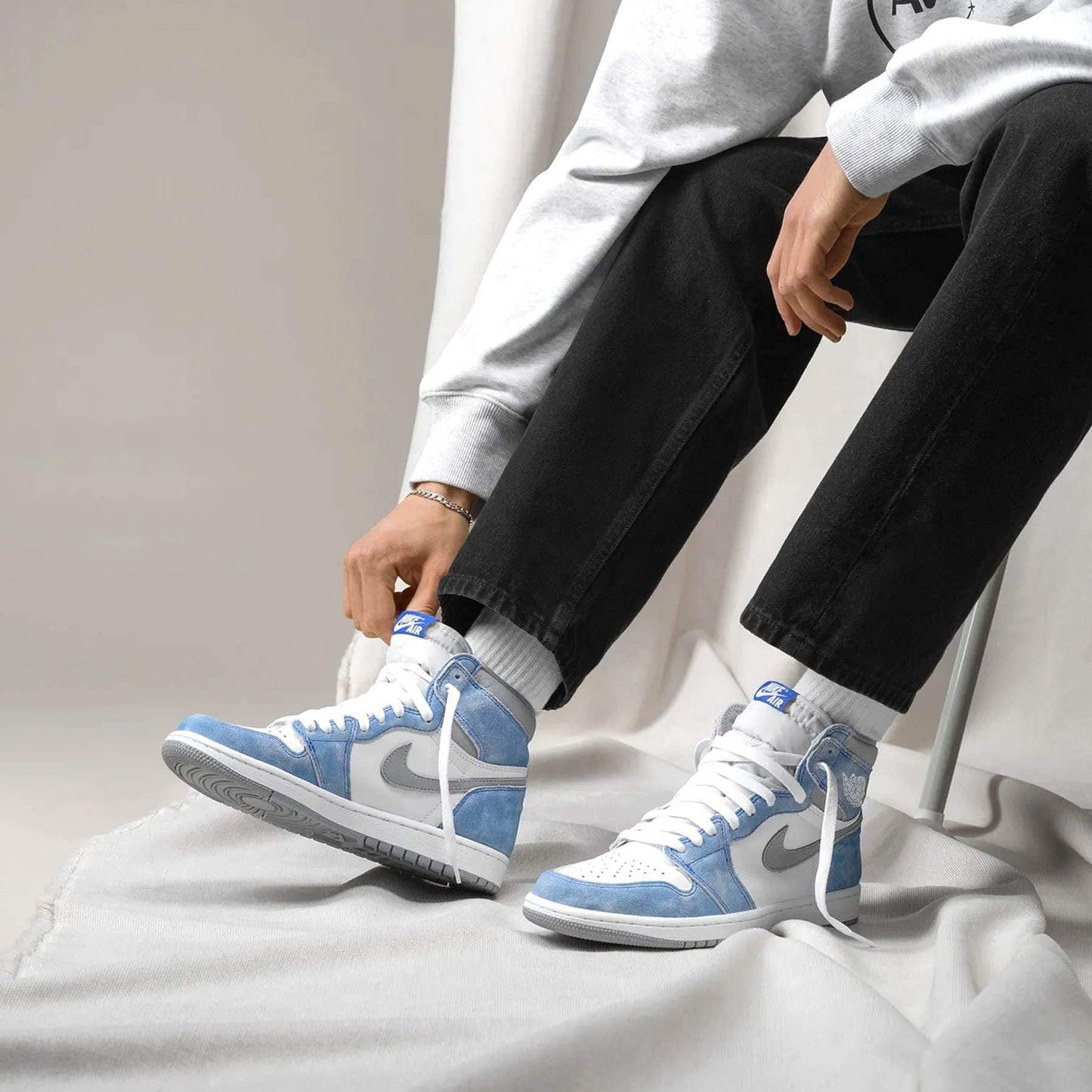 Air Jordan 1 Retro High OG 'Hyper Royal' Smoke Grey