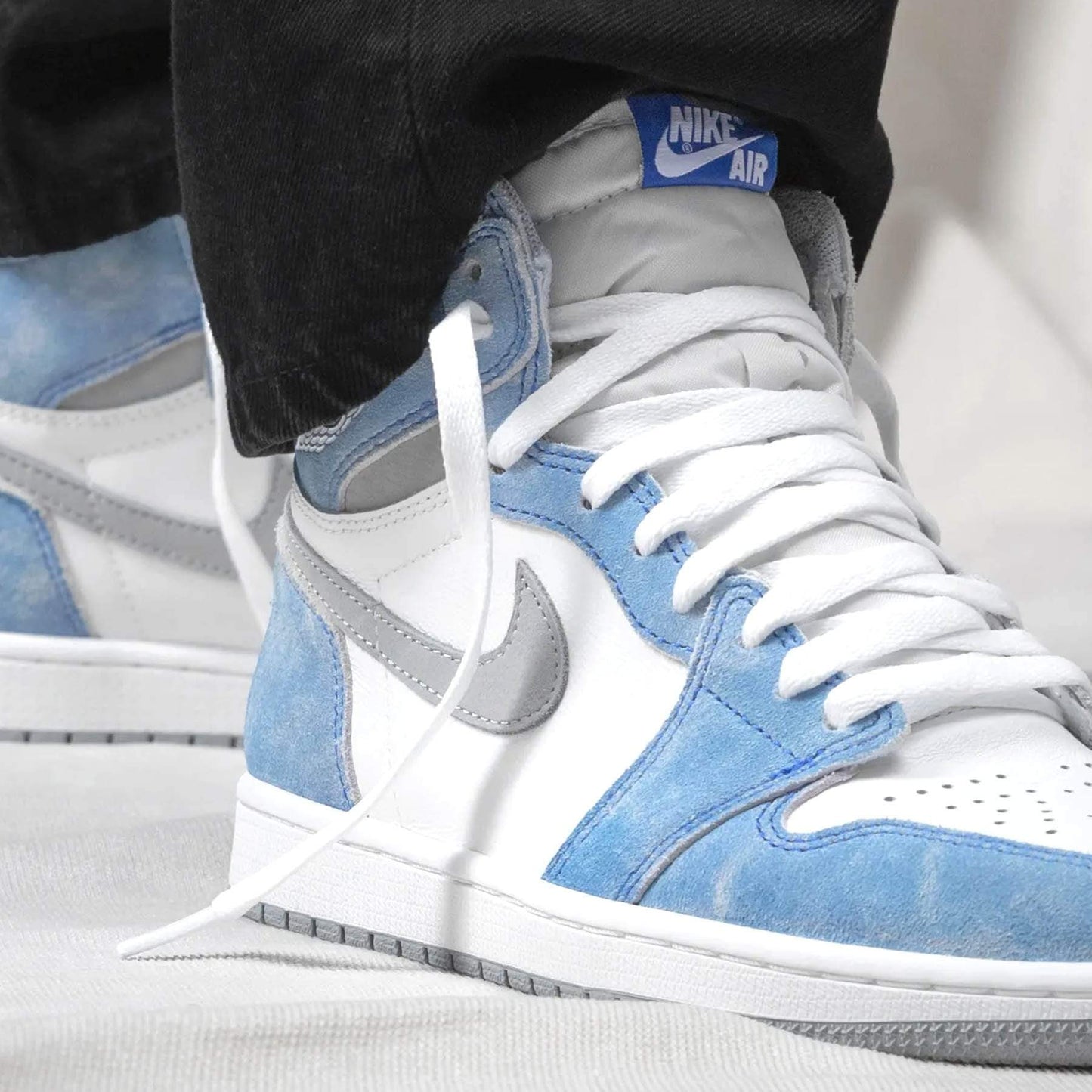 Air Jordan 1 Retro High OG 'Hyper Royal' Smoke Grey