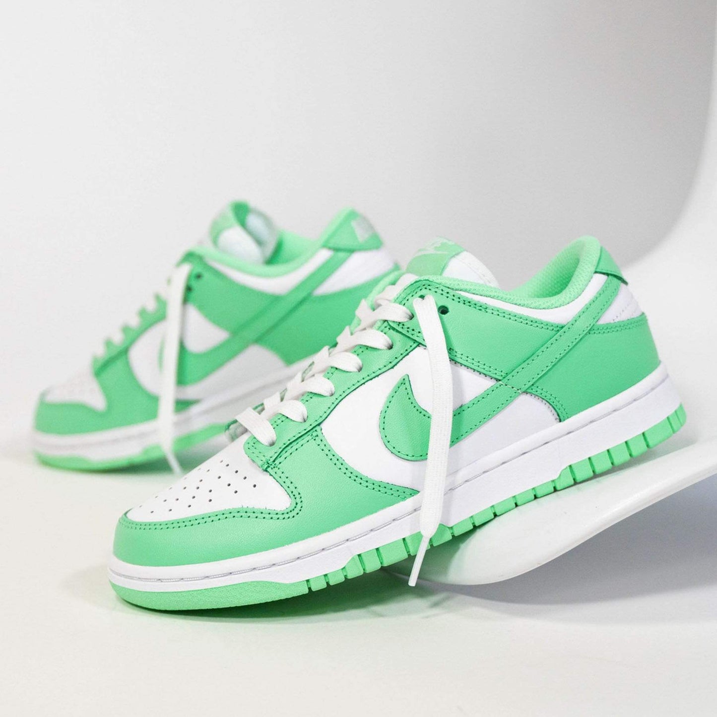 Nike Dunk Low Wmns 'Green Glow'