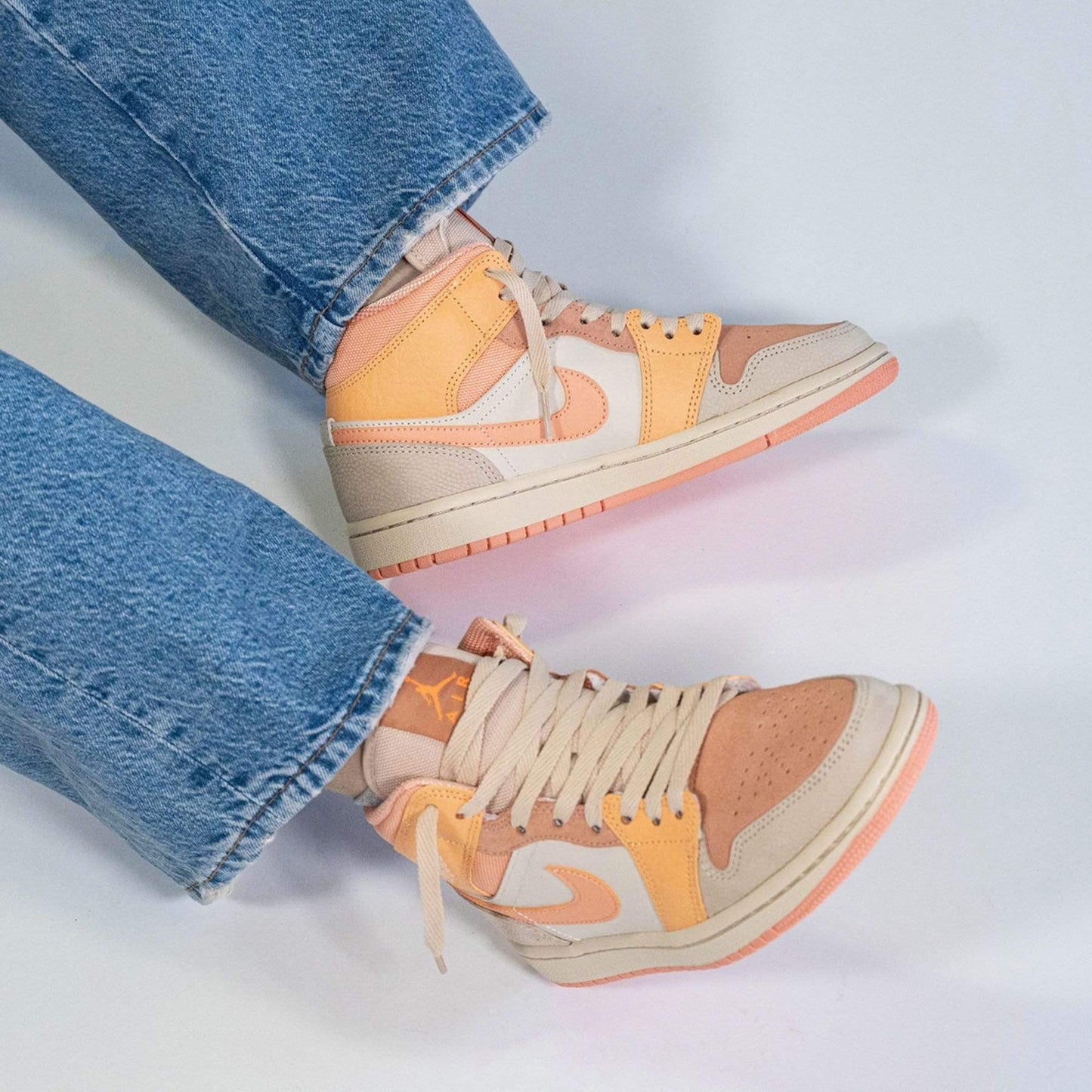 Air Jordan 1 Wmns Mid 'Apricot'