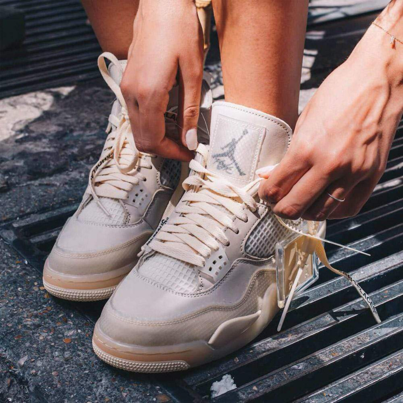 Off-White x Wmns Air Jordan 4 SP 'Sail'